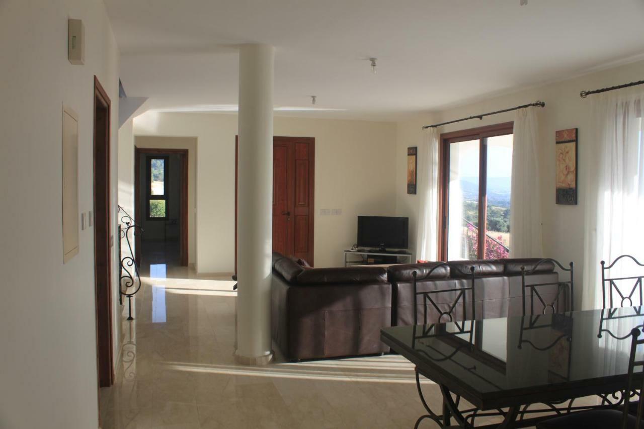 Martika Luxury Villa Agia Marina  Buitenkant foto