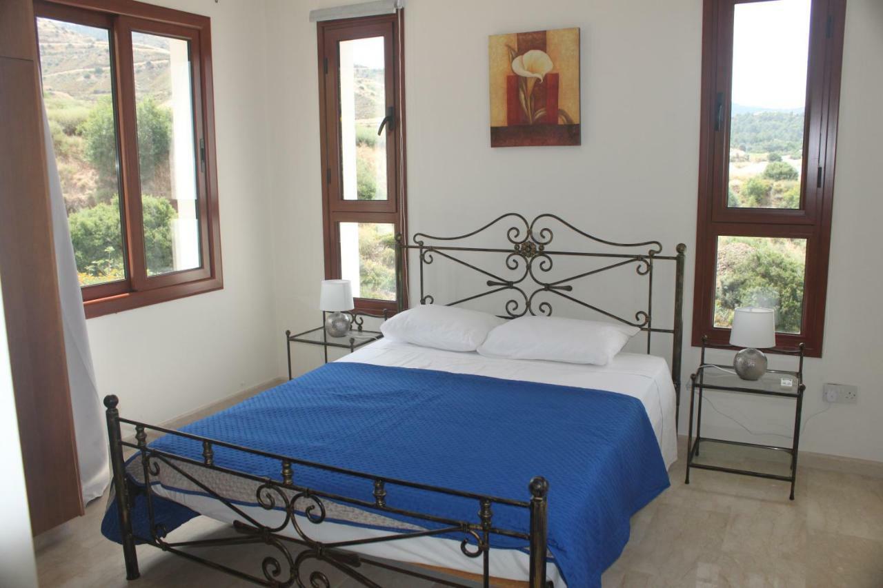 Martika Luxury Villa Agia Marina  Buitenkant foto