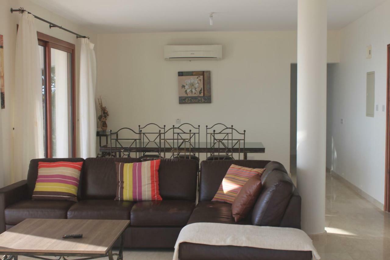 Martika Luxury Villa Agia Marina  Buitenkant foto