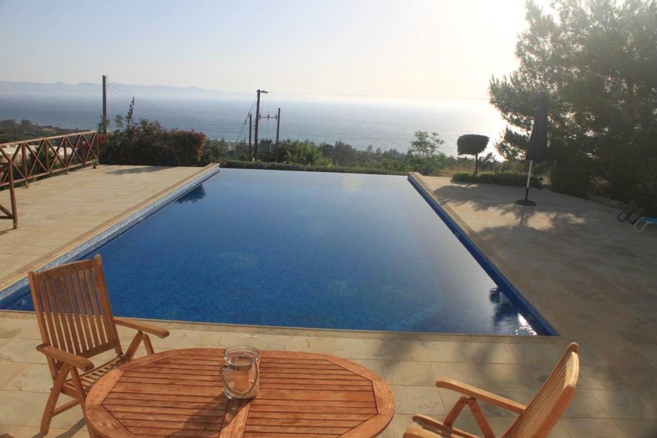 Martika Luxury Villa Agia Marina  Buitenkant foto