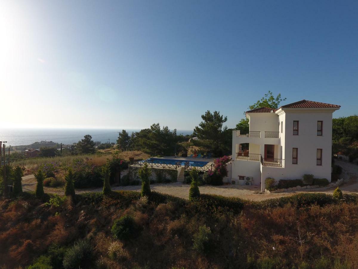 Martika Luxury Villa Agia Marina  Buitenkant foto