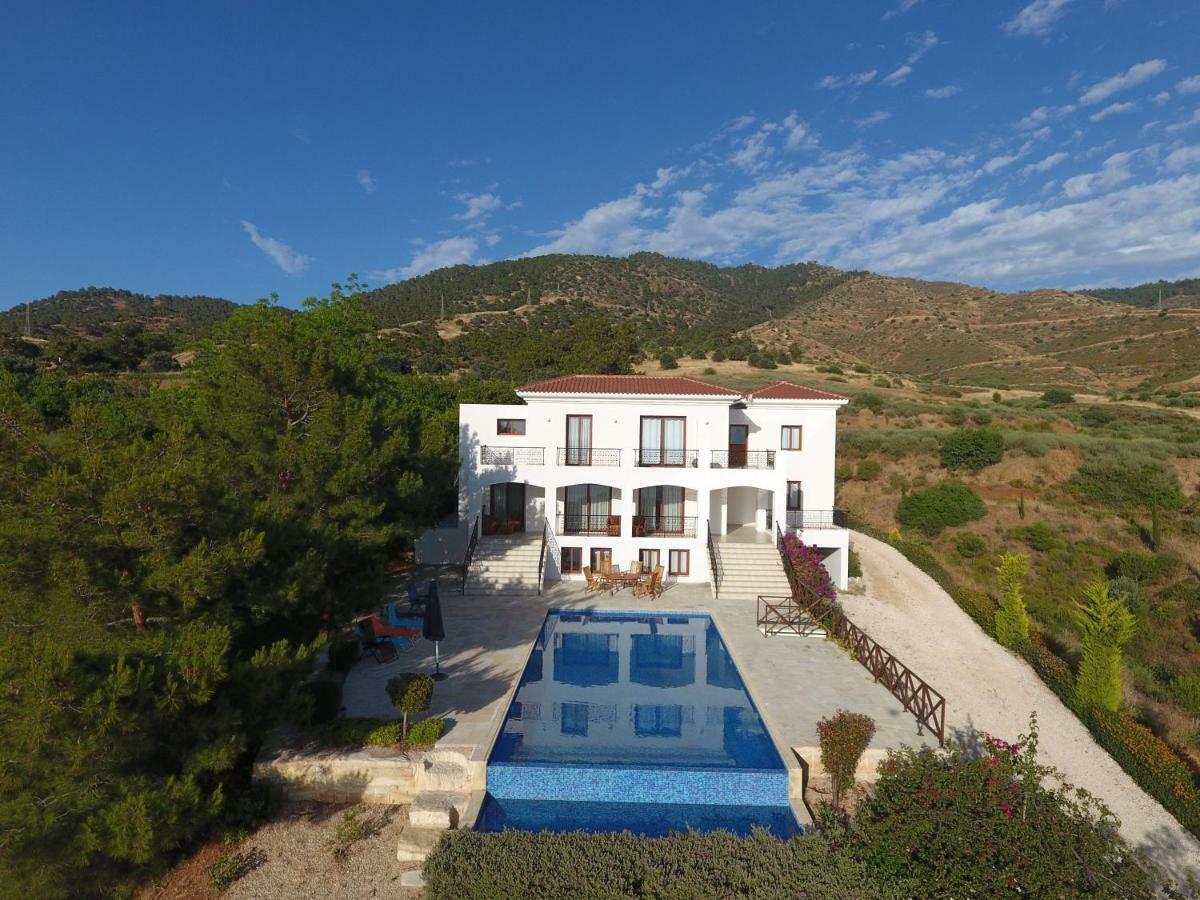 Martika Luxury Villa Agia Marina  Buitenkant foto