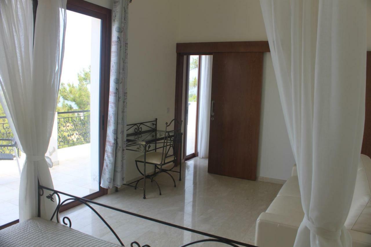 Martika Luxury Villa Agia Marina  Buitenkant foto