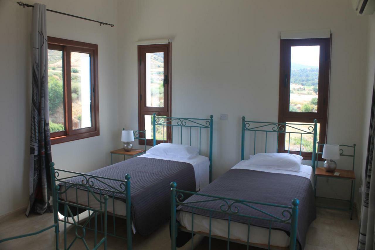 Martika Luxury Villa Agia Marina  Buitenkant foto