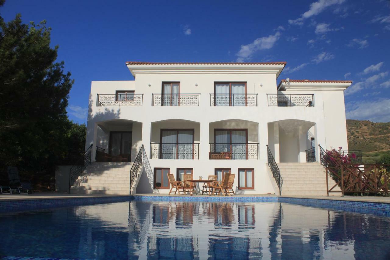 Martika Luxury Villa Agia Marina  Buitenkant foto
