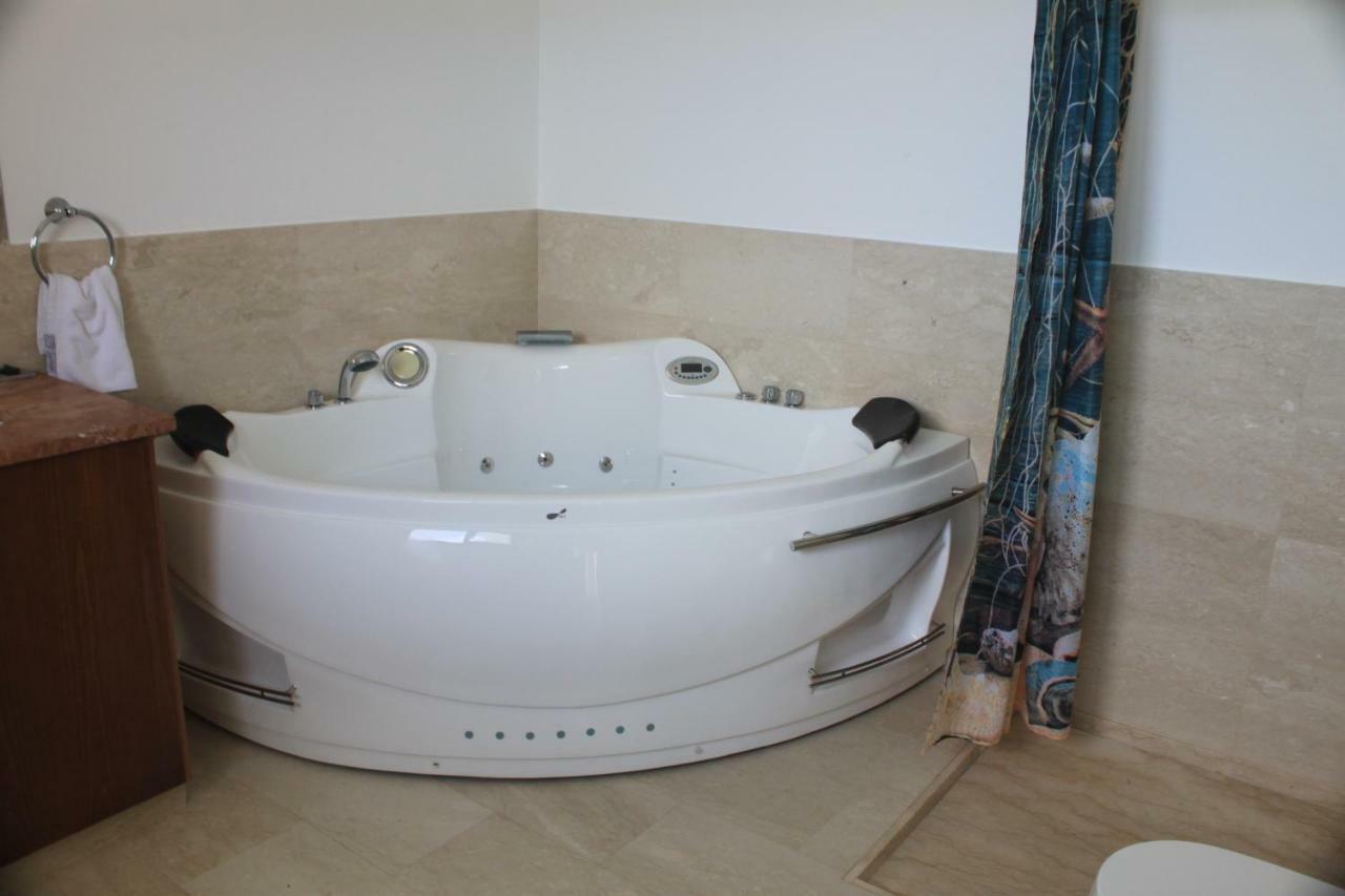 Martika Luxury Villa Agia Marina  Buitenkant foto